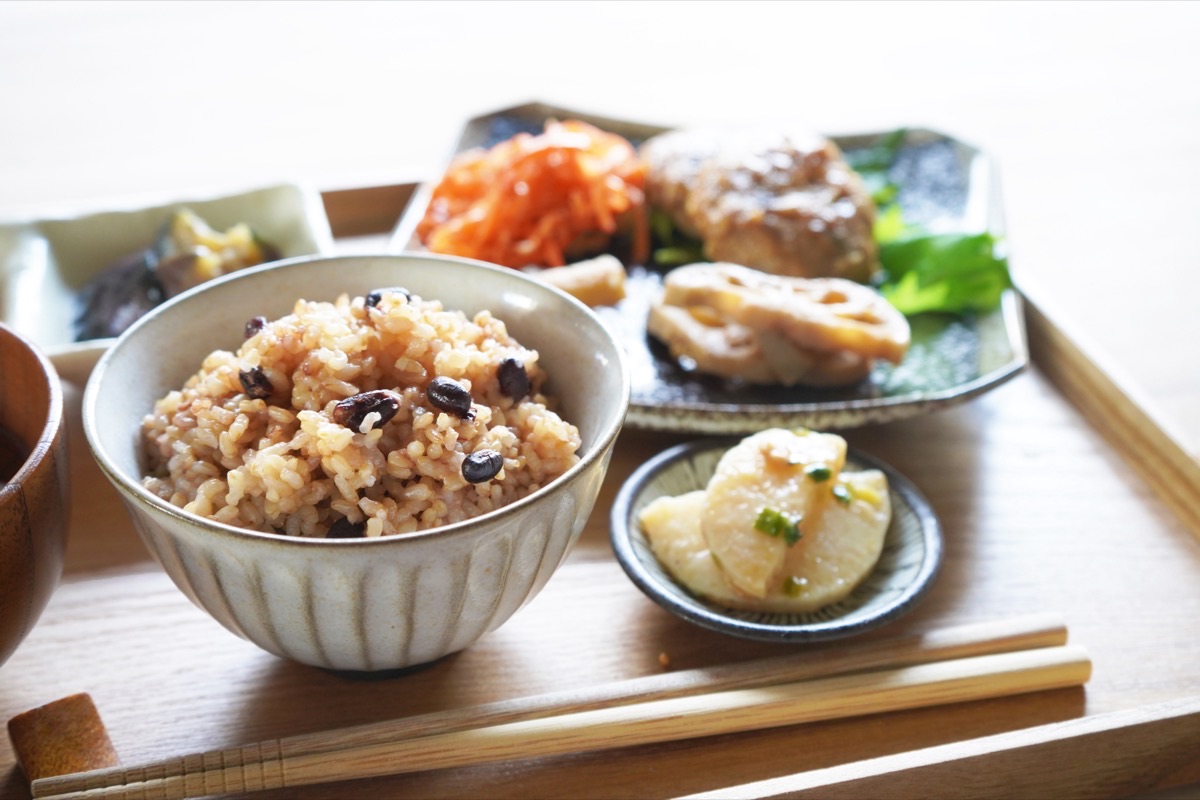 雑穀米に合うおかず|栄養で組み立てる献立の型と1週間の設計